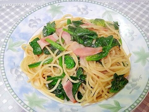 ほうれん草とベーコンのカレー風味パスタ